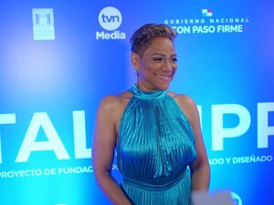 Moyra Brunette - Alfombra Azul TalenPro 2025